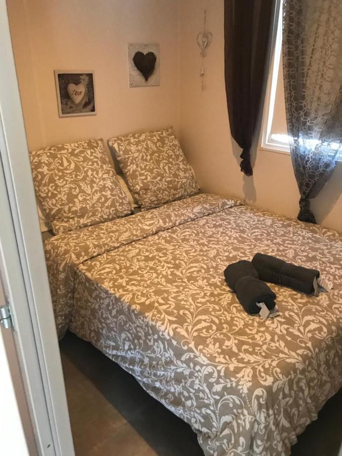 Mobilhome En Face Des Plages Hyeres Exterior photo